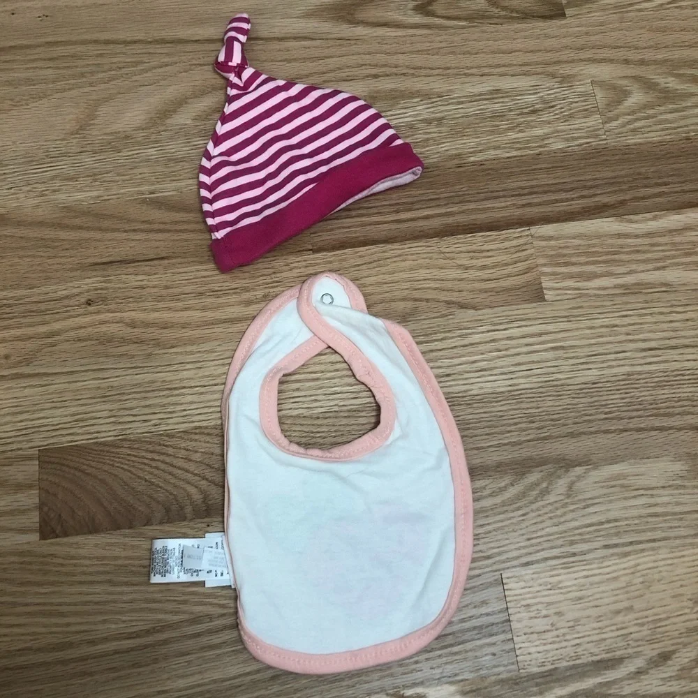 Minnie Mouse Bib Swiggles Hat Bundle NWOT